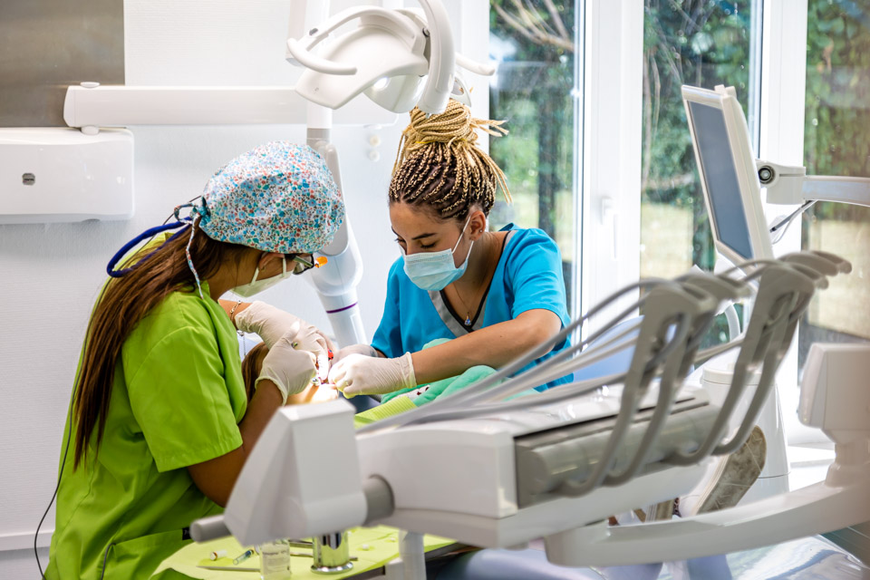 Prothèse fixe à Wiltz : remplacer les dents manquantes